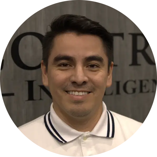 Allan Cabrera, instructor bilingüe del sur de California